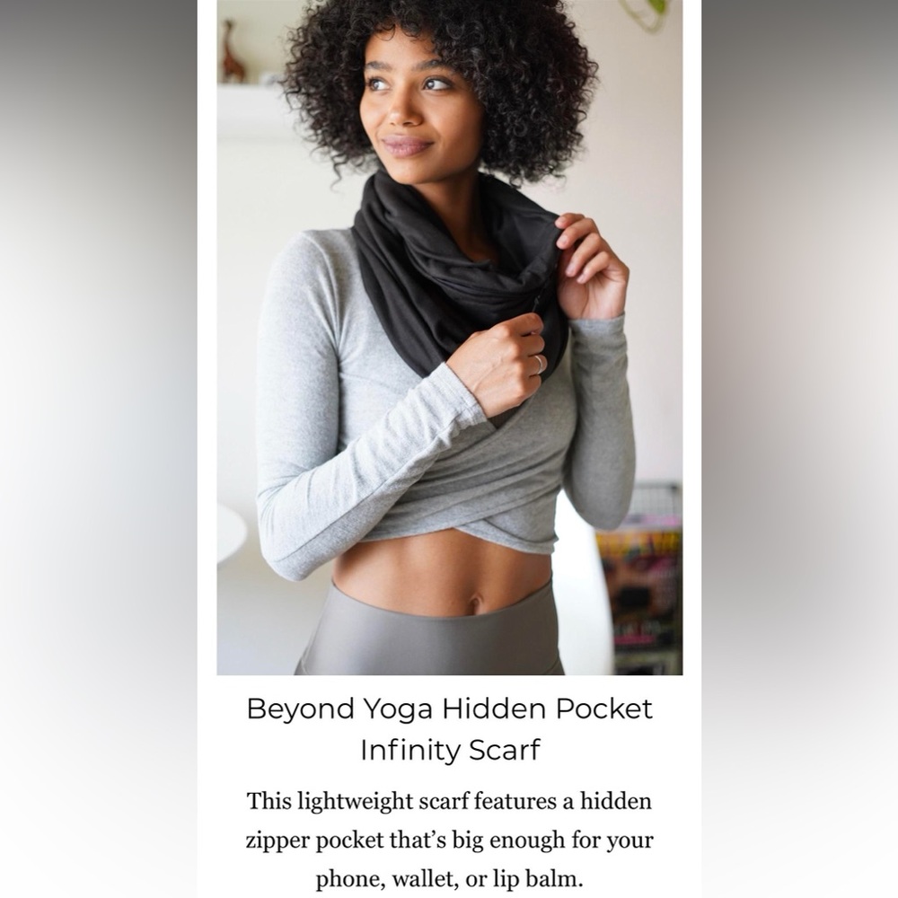 NWT Beyond Yoga Black Hidden Pocket Infinity Scarf Stash Phone Keys